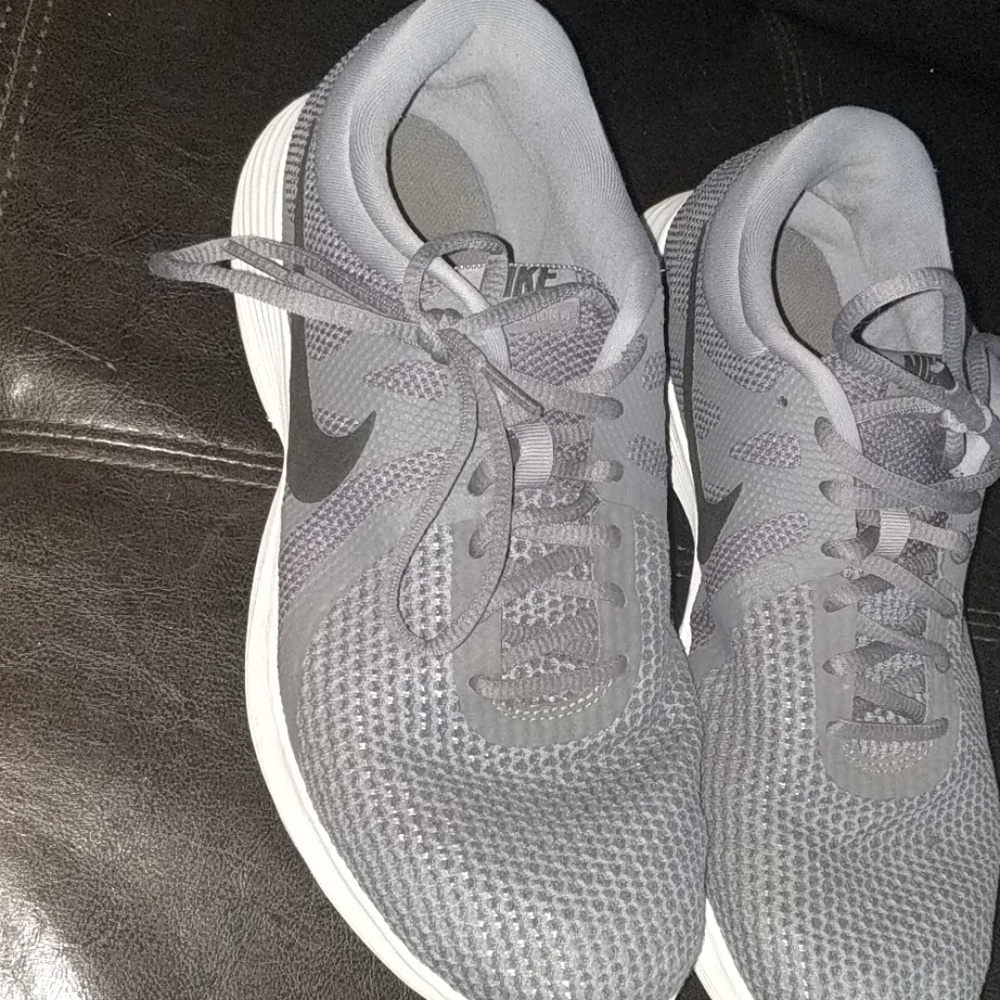 Men's Nike Revolution